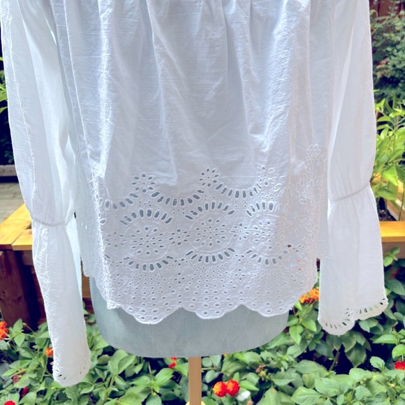 M  100% cotton crop eyelet blouse - Picture 3 of 9